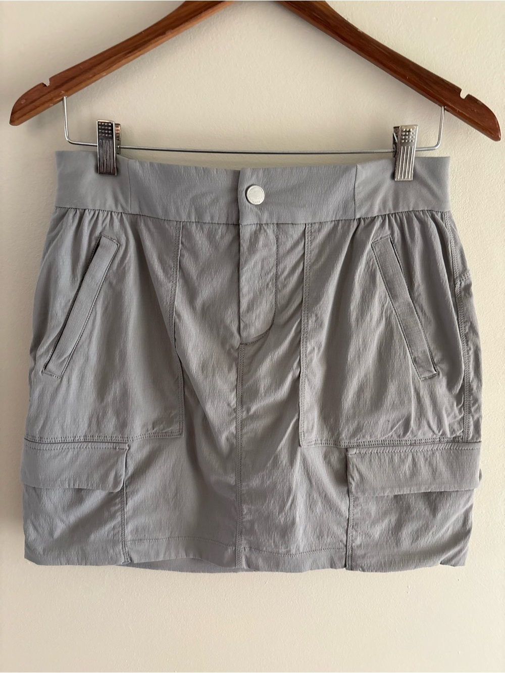 Athleta Trekkie Light Gray Utility Cargo Mini Skort